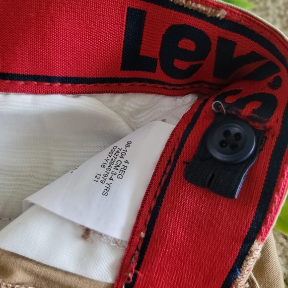Levi's Youth Cargo Shorts (Size 4) - Picture 5 of 6